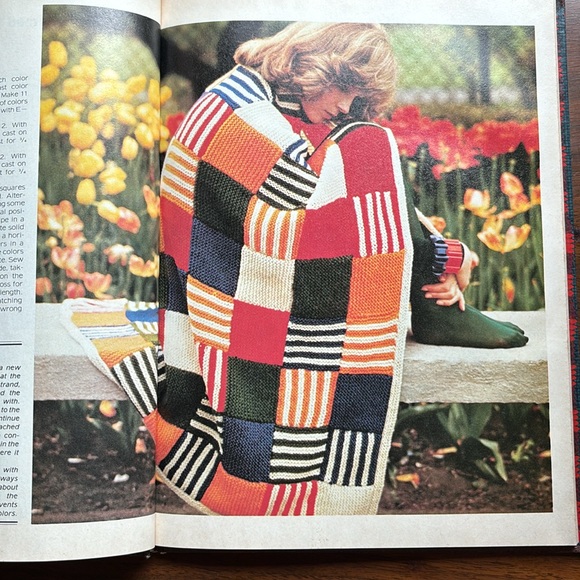 Set of 2 Vintage Yarn Crafting Books 1970’s - Picture 11 of 13